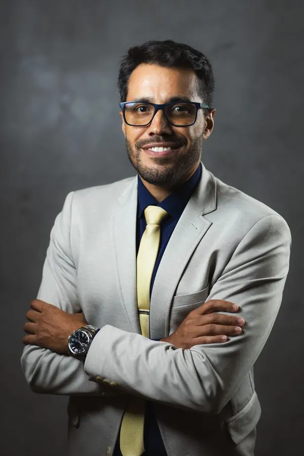 Dr. Gerson Gomes, advogado especialista em regularização registral